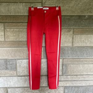 NWT Skinnygirl jeggings.